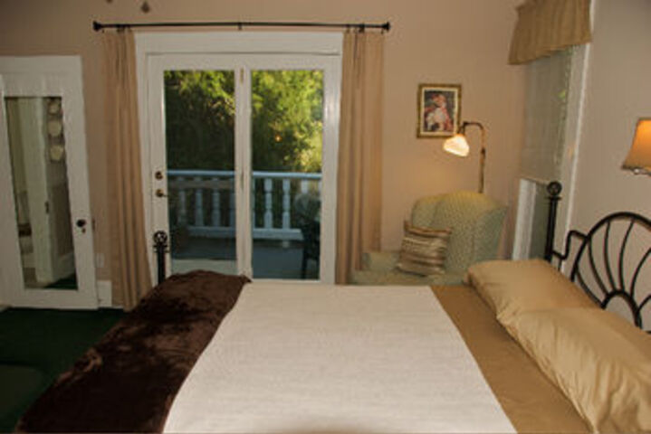 Deer Creek Inn