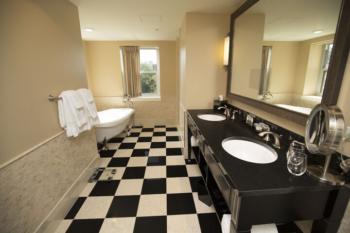 Room 14 of 76