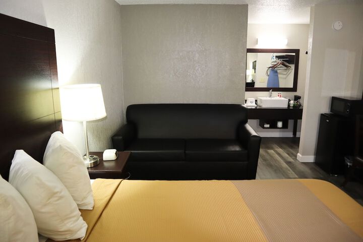 Room 18 of 31