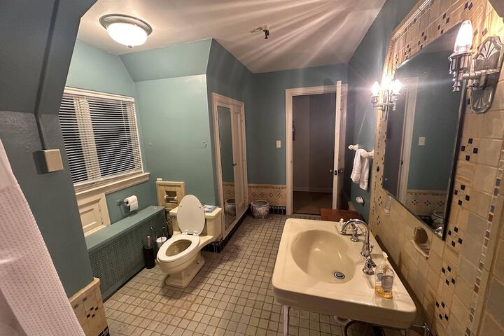 Room 40 of 65