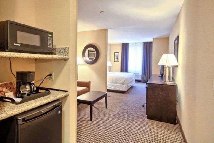 Room 17 of 28