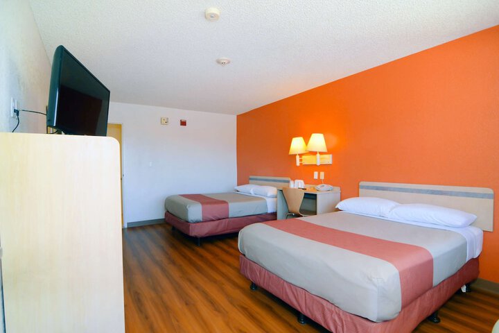 Room 32 of 34