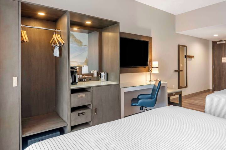 Room 36 of 59