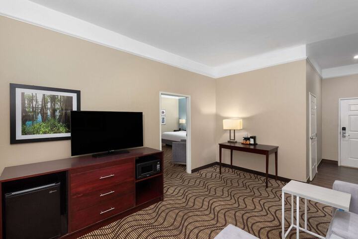 Room 33 of 40