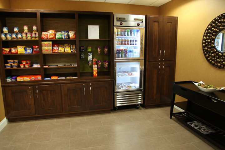 Holiday Inn Express & Suites Huntsville Airport by IHG