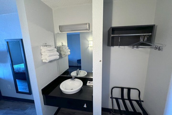 Room 19 of 33
