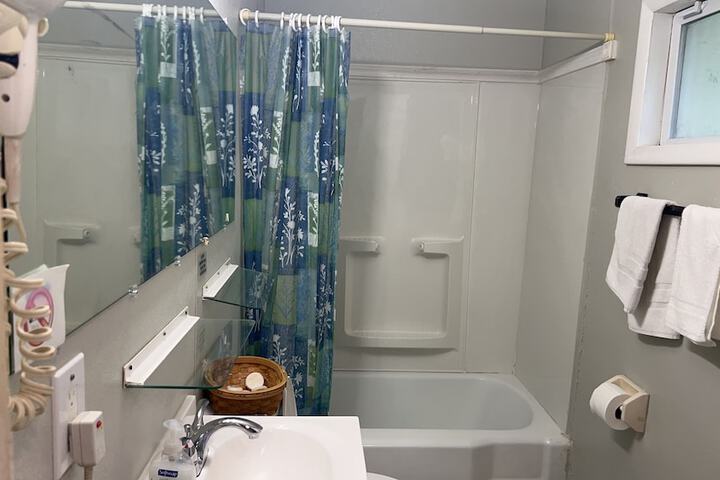 Room 5 of 16