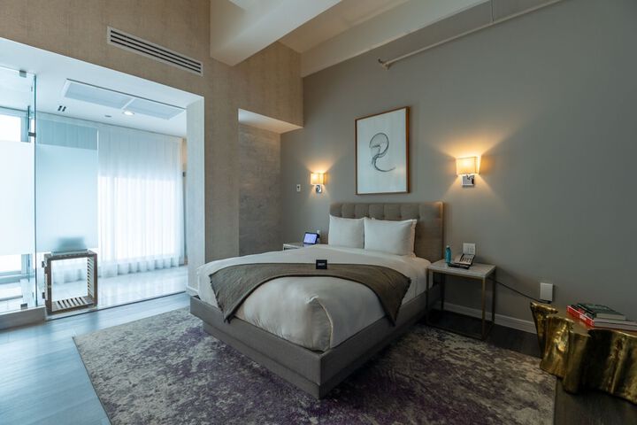 Room 25 of 97
