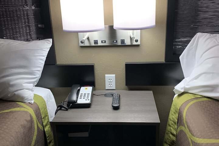 Super 8 by Wyndham Brownsburg