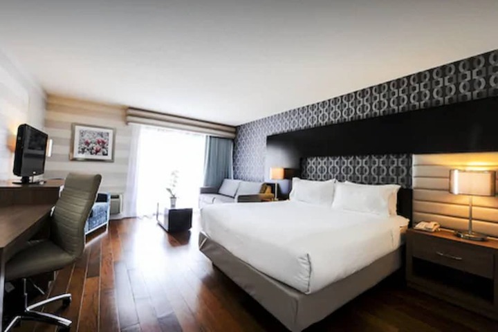 Room 35 of 53