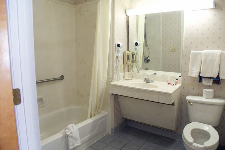 Room 27 of 48