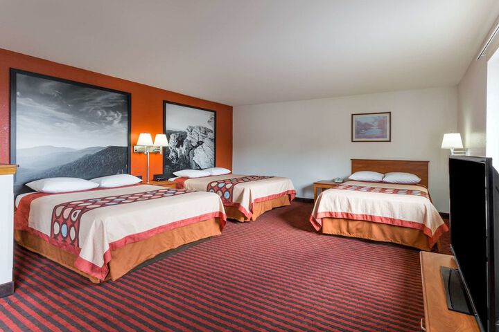 Room 6 of 13