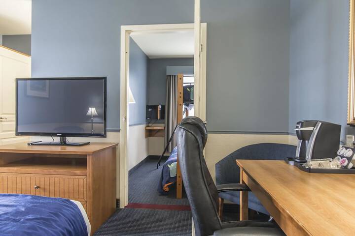 Room 50 of 68