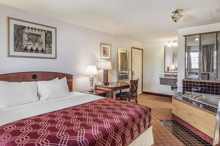Econo Lodge Inn & Suites Madras