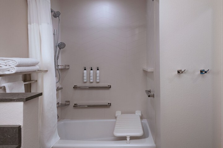 Room 12 of 25