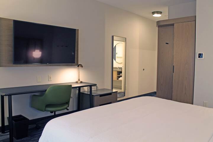 Room 25 of 41