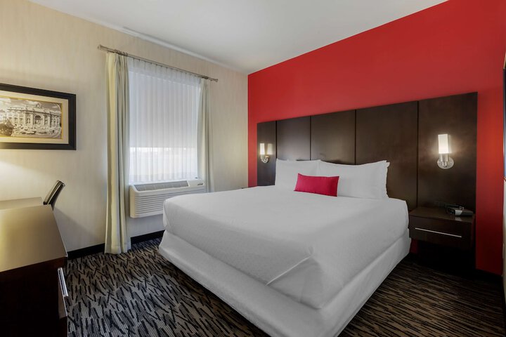 C Hotel by Carmens BW Premier Collection
