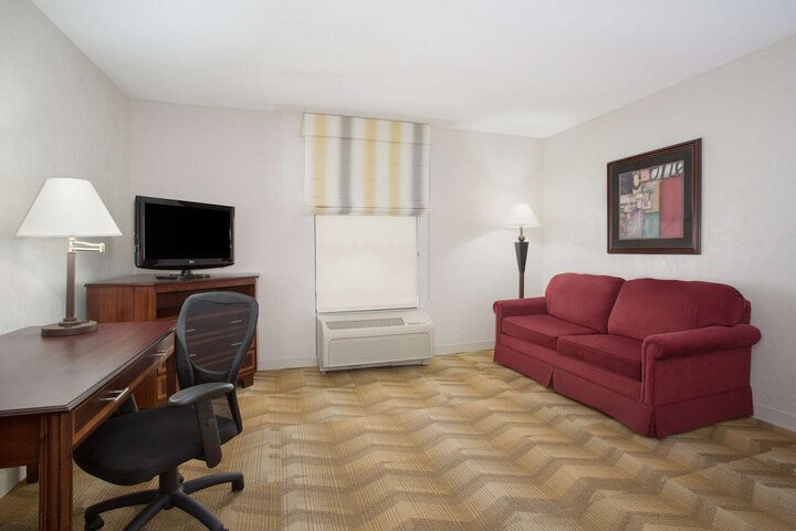 Room 16 of 32