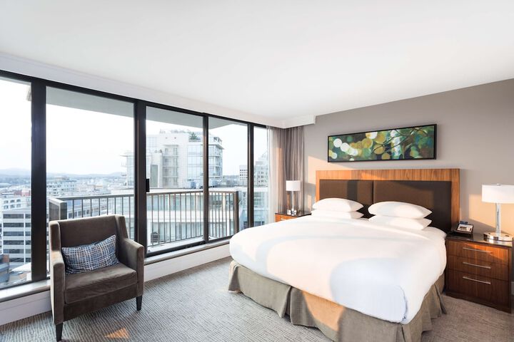 DoubleTree by Hilton Hotel & Suites Victoria
