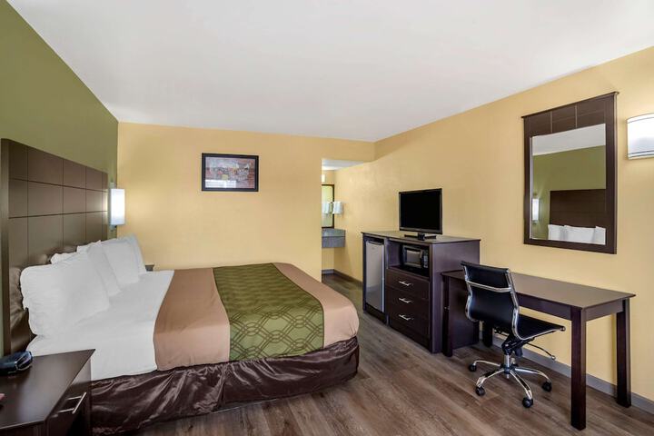 Room 15 of 33