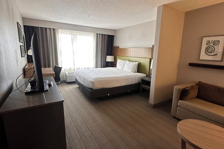 Room 10 of 24