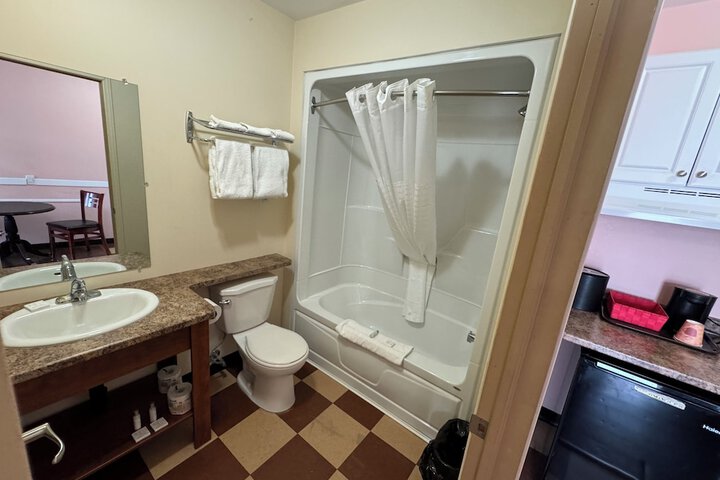Room 10 of 28