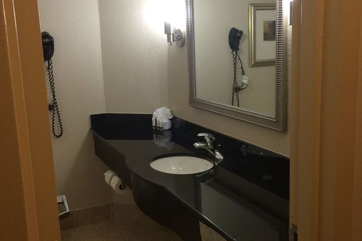 SAWGRASS GRAND HOTEL AND SUITES SPORTS C