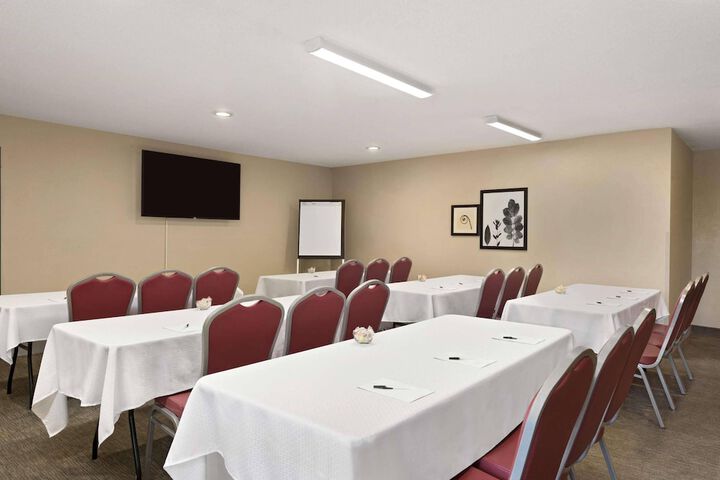 Country Inn & Suites by Radisson Ankeny - Des Moines
