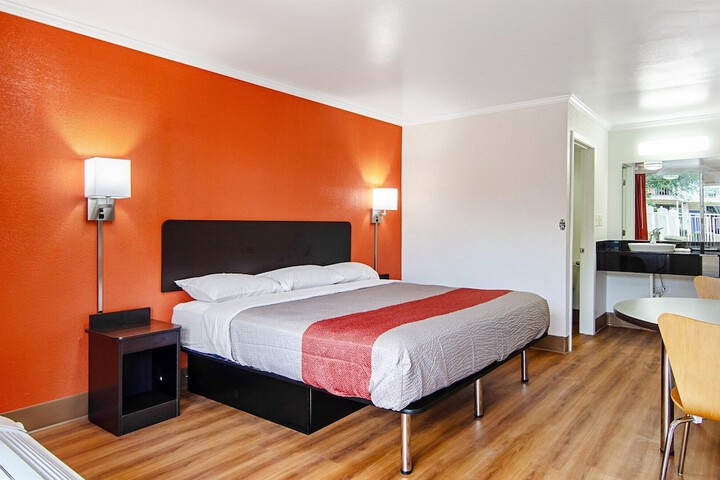 Motel 6 Bay Minette AL