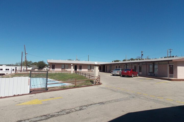 Holiday Host Motel