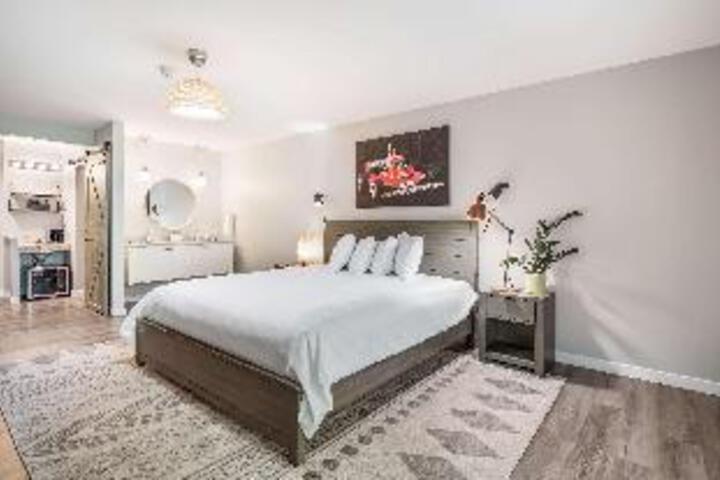 Room 7 of 8