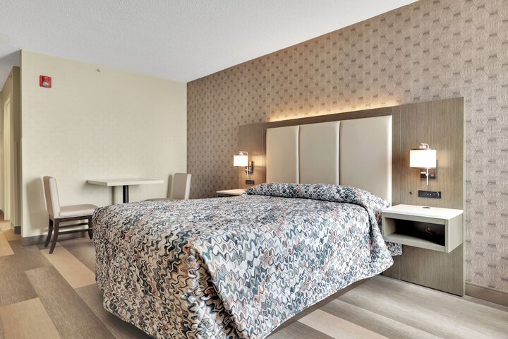 Room 13 of 21