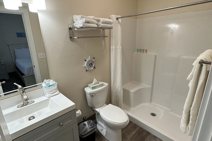Room 105 of 179