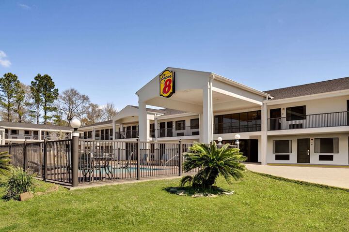 Super 8 by Wyndham Ocean Springs Biloxi