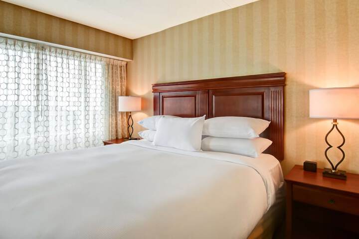 DoubleTree Fallsview Resort & Spa by Hilton Niagara Falls