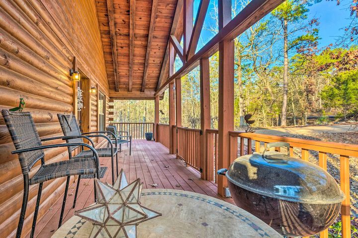 Pet-friendly Cabot Cabin w / Fenced Yard!