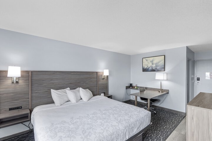 Room 8 of 30