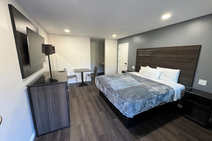 Room 3 of 14