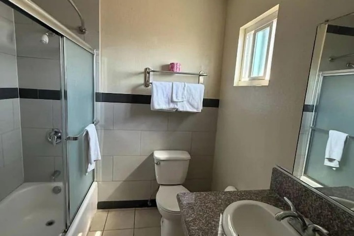 Room 12 of 16