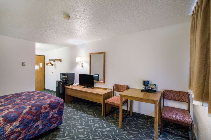 Room 28 of 33