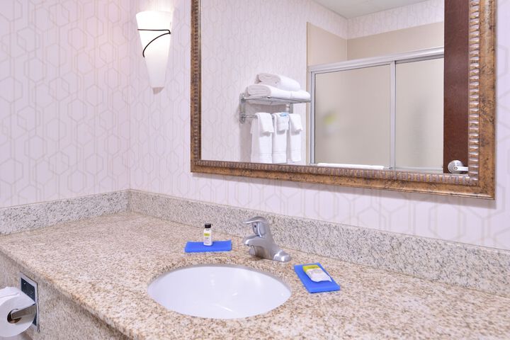 Holiday Inn Express Hotel & Suites Pittsburg by IHG