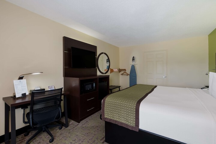 Room 28 of 32