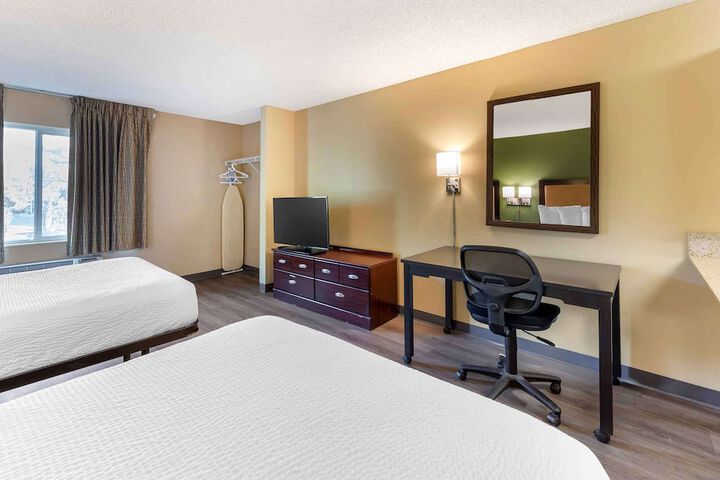 Room 9 of 33