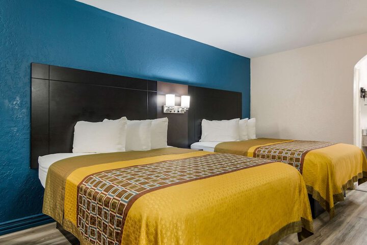 Room 10 of 35