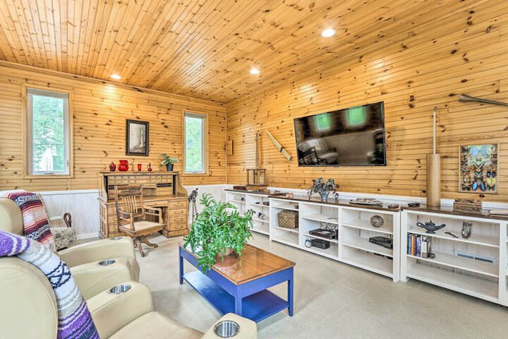 Charles Town Home w / Private Pool & Hot Tub