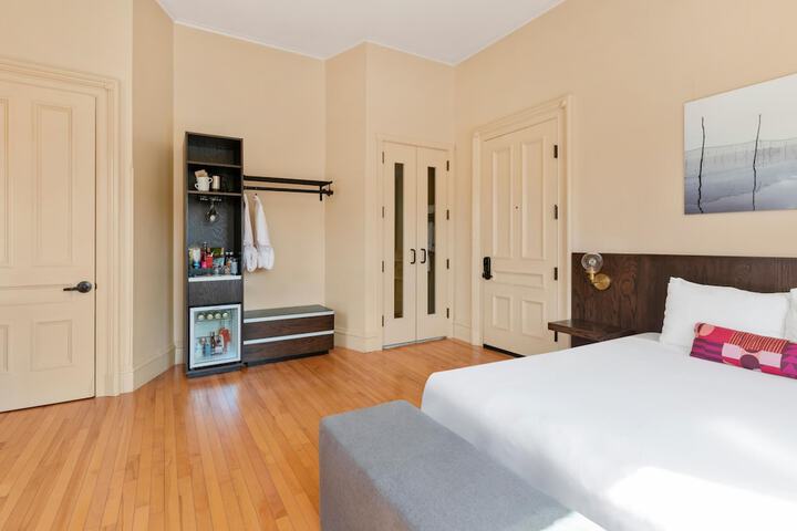 Room 35 of 53
