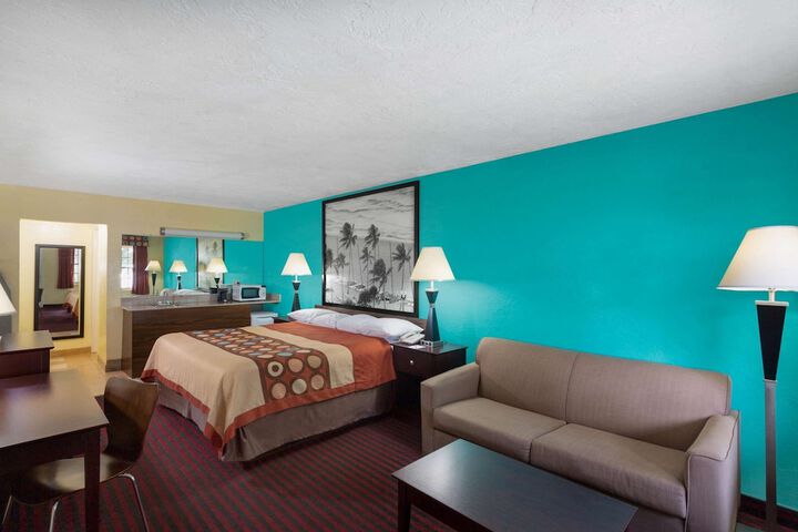 Room 13 of 22