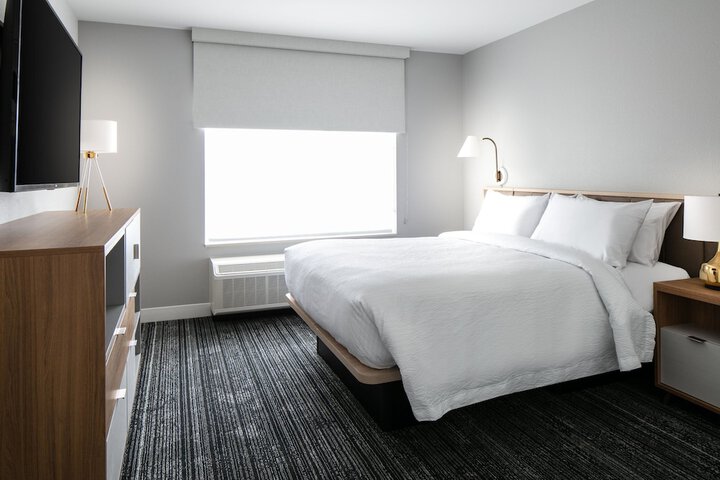 Room 17 of 28