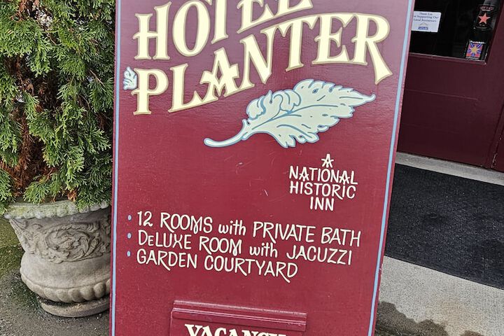 Hotel Planter