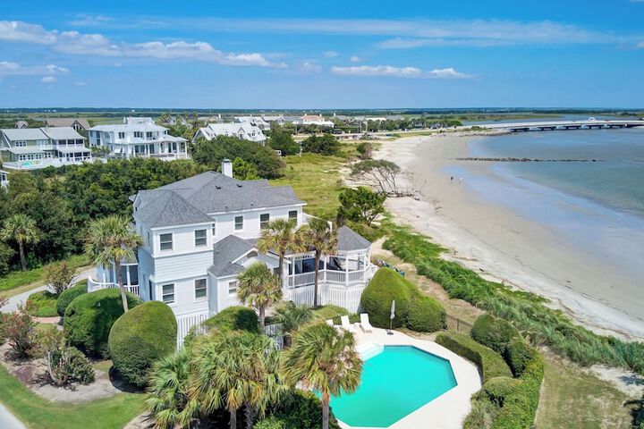 Haven by Avantstay Luxury Beachfront Home w / Pool & Gorgeous Patios